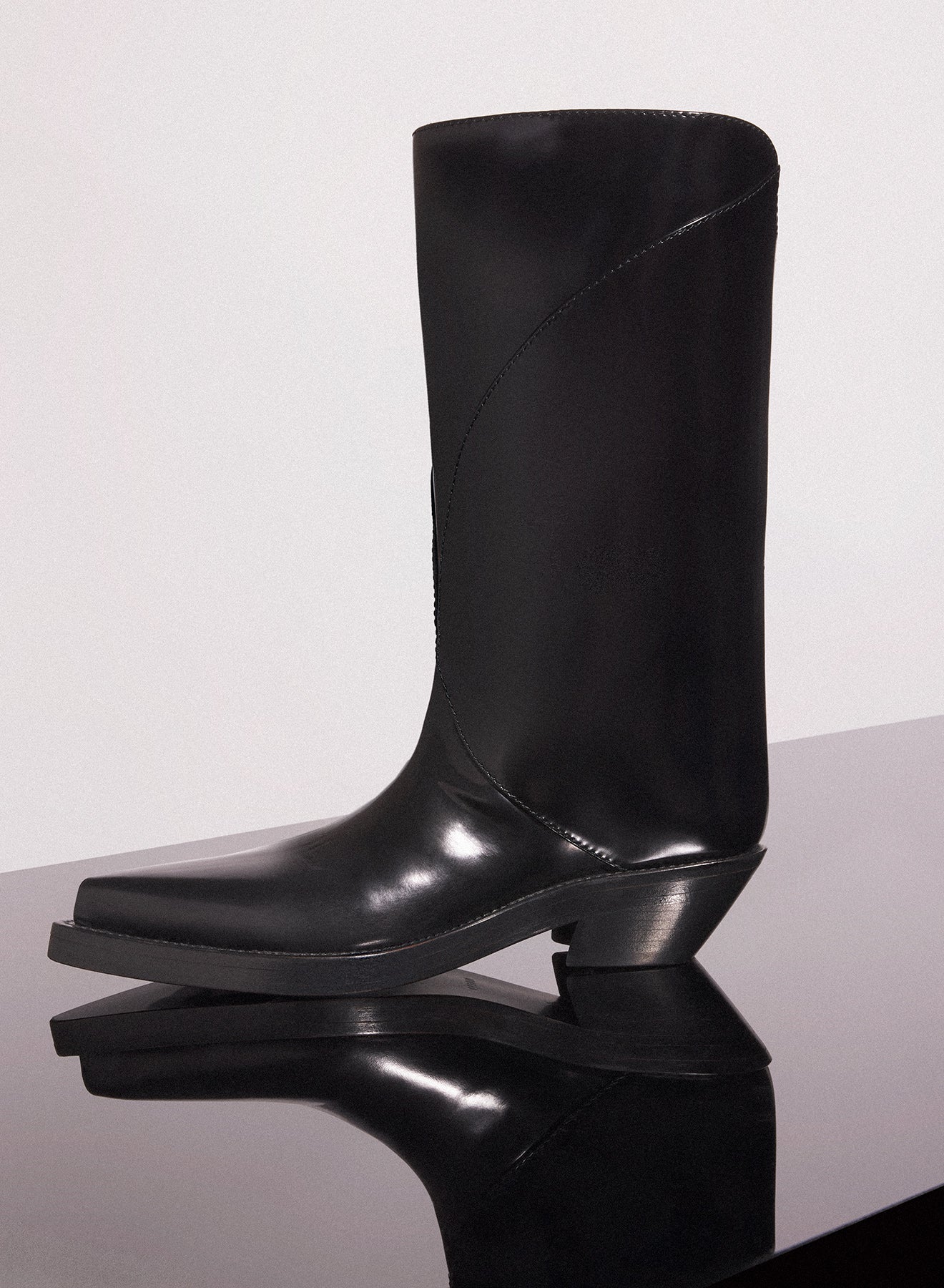 black shiny leather santiag boots