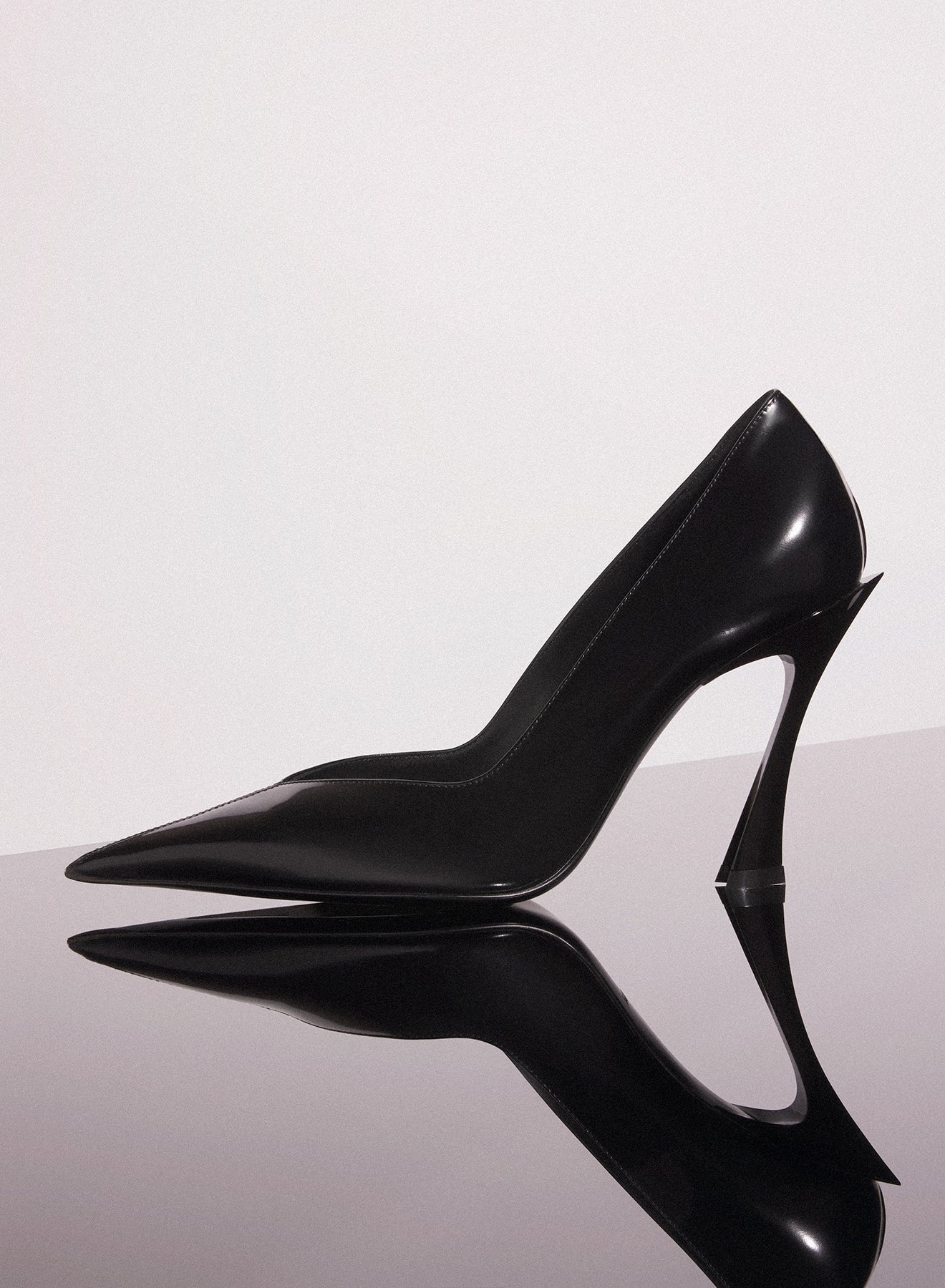 black leather classic fang 95 pump