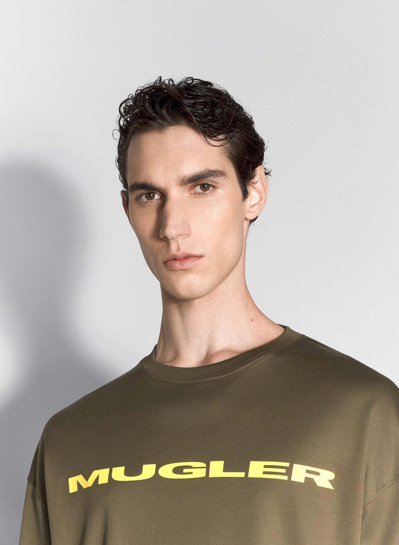 khaki mugler logo t-shirt