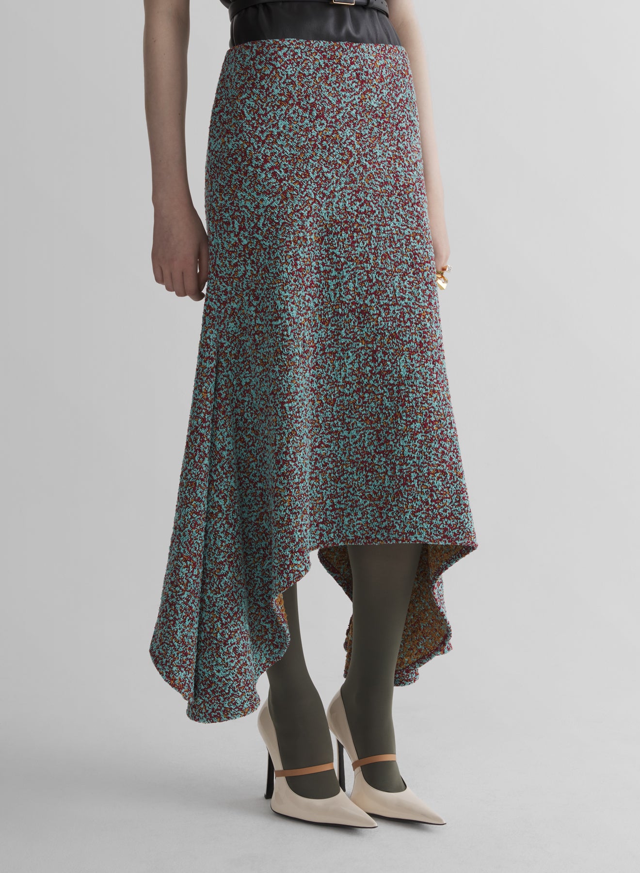 asymetric fluid skirt