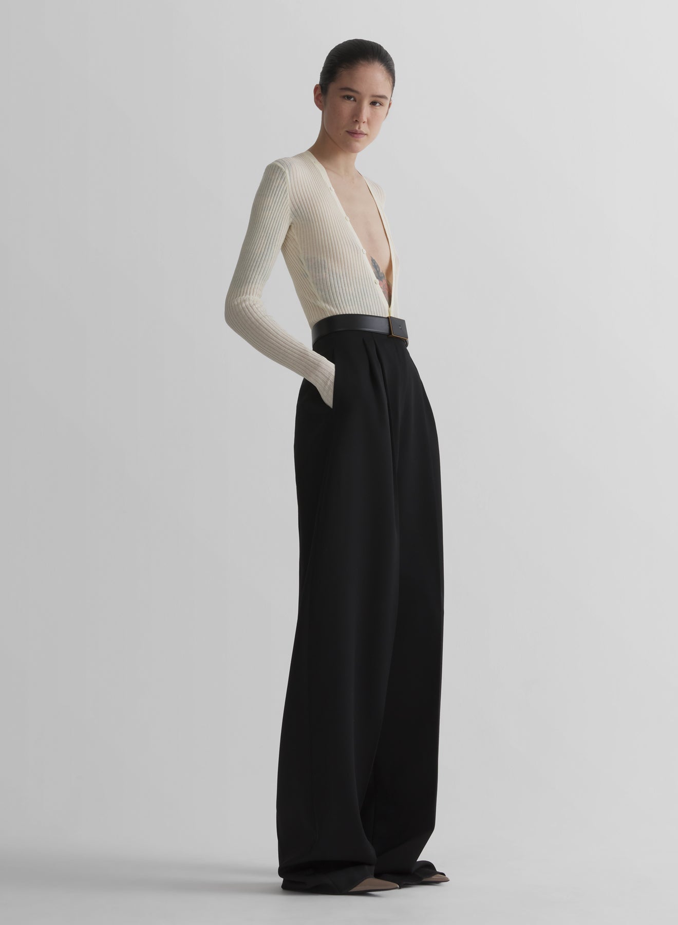 off-white knit buttoned bodyshort