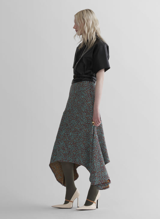 asymetric fluid skirt