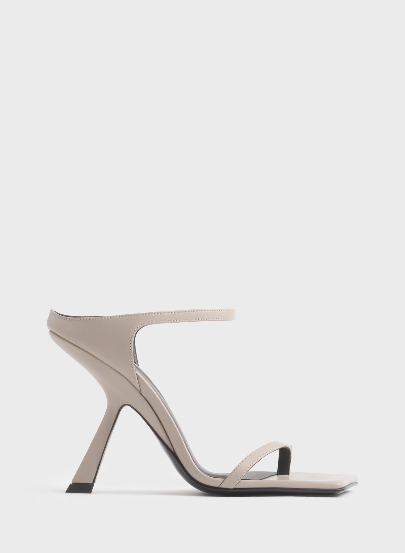 Light taupe thong square sandals 105