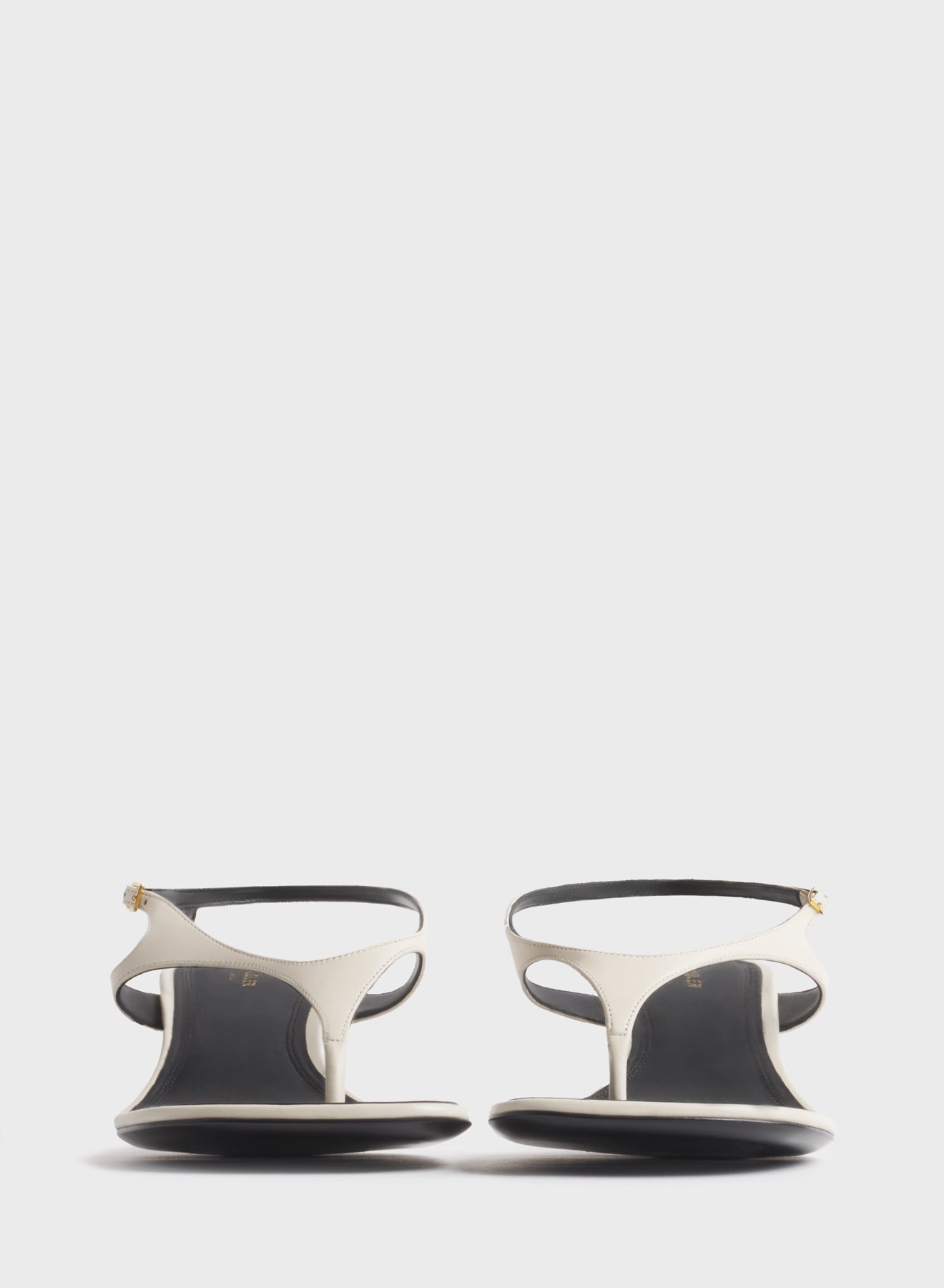 Milk thong strap sandals 45
