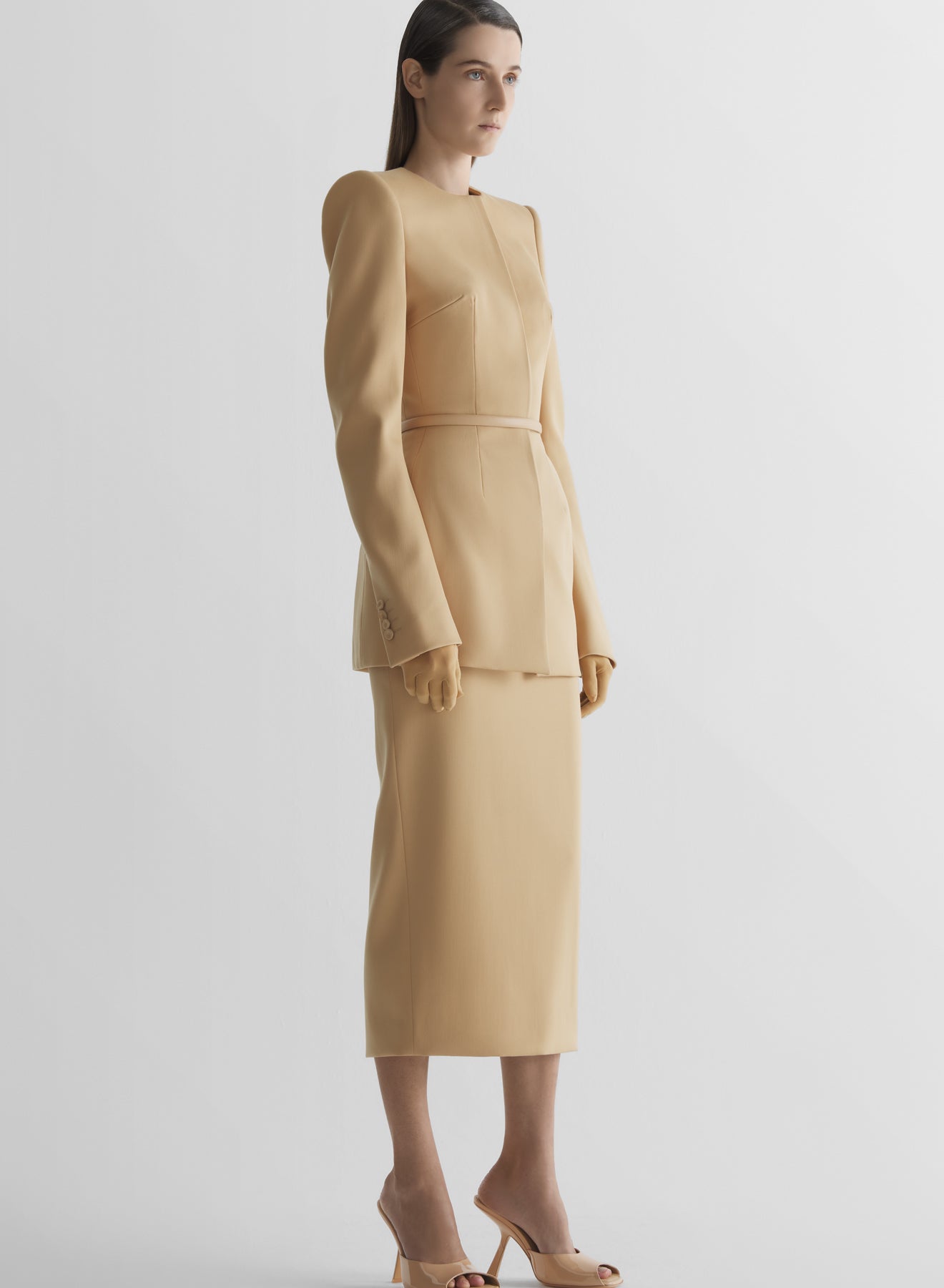 Collarless hourglass jacket