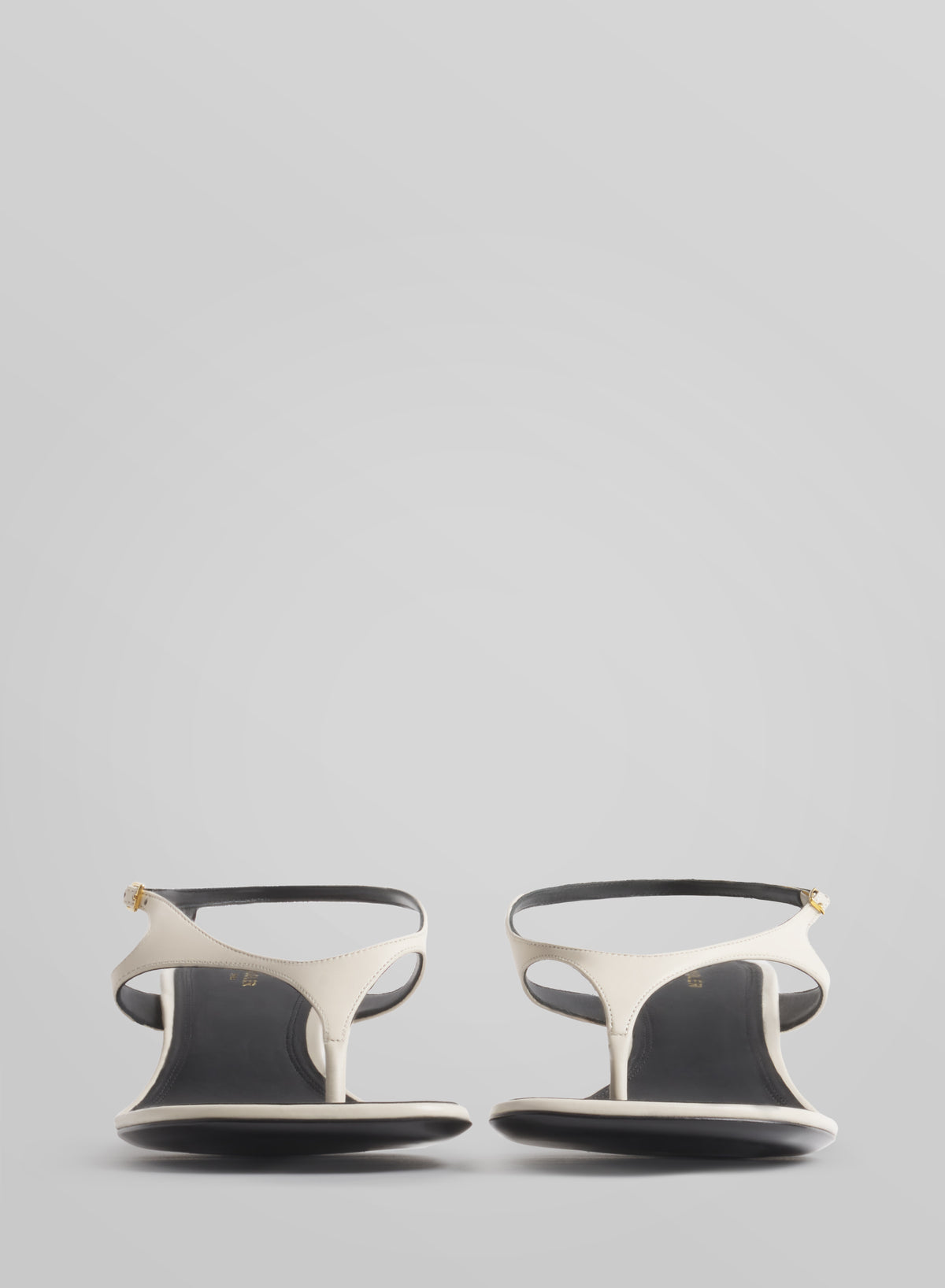Milk thong strap sandals 45