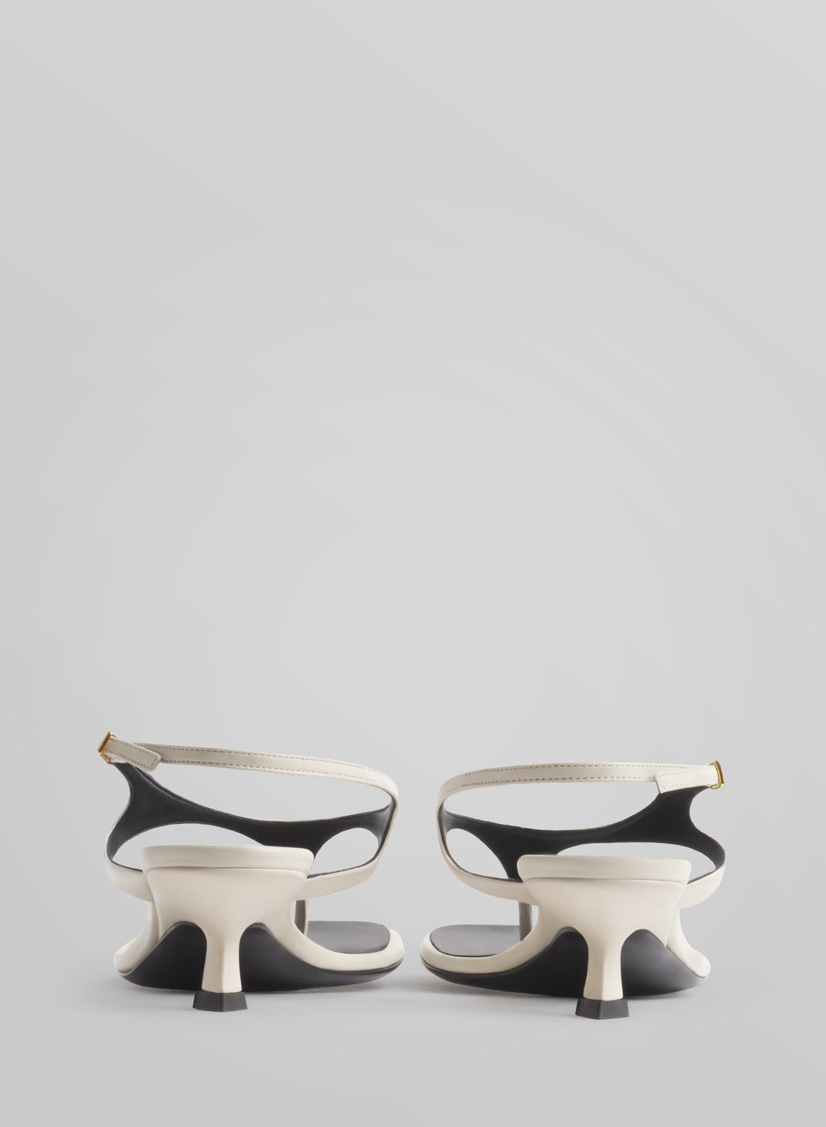 Milk thong strap sandals 45